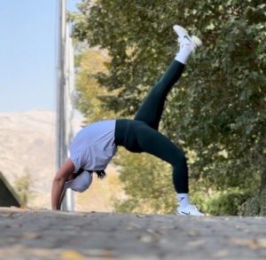 مربی یوگا یوگینی شو